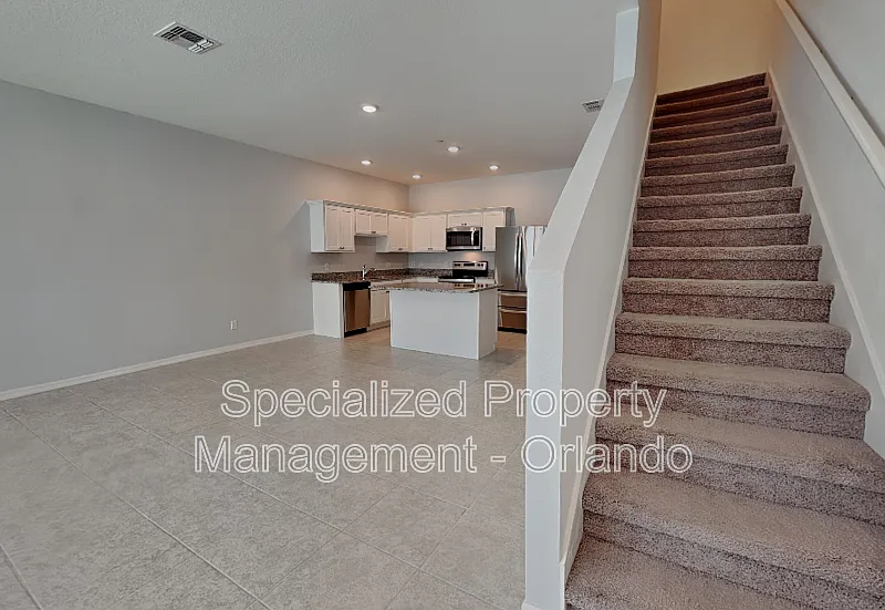3 bed, 2.5 bath, 1582 sqft, $2,250 — Photo 2