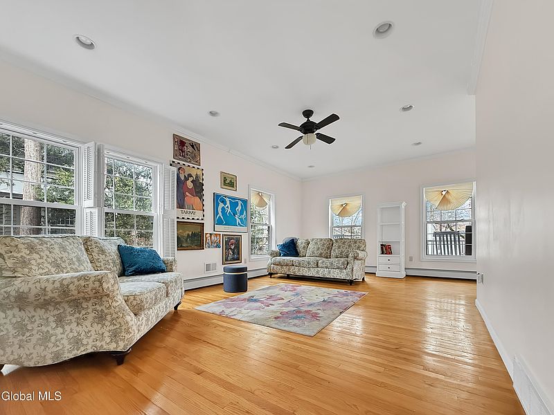 5th image of 107 Catherine Street