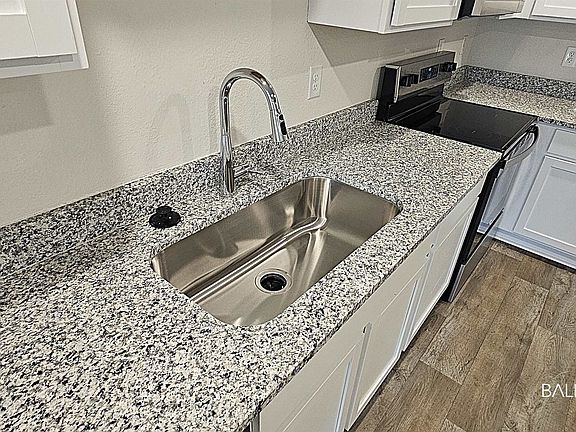 4th image of 511 W Marigold Ave