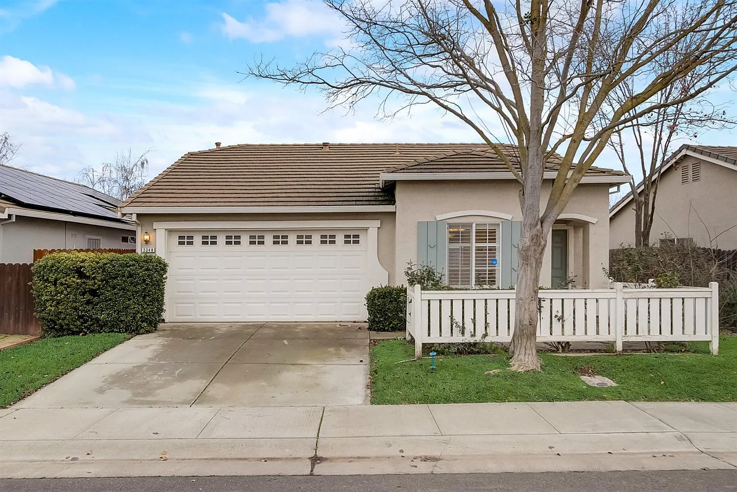 2348 Roualt St photo 1