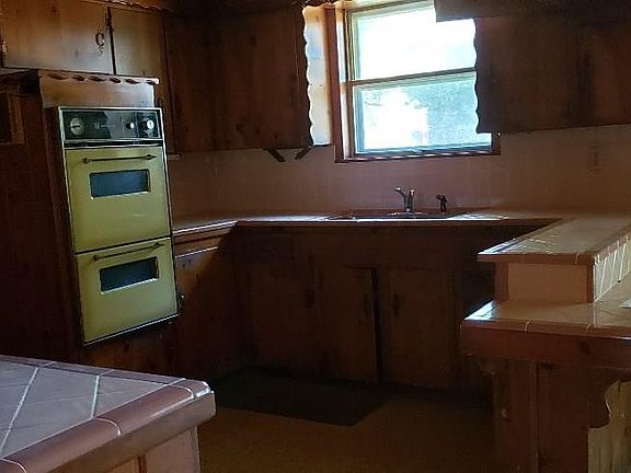 5th image of 1001 E Elm St