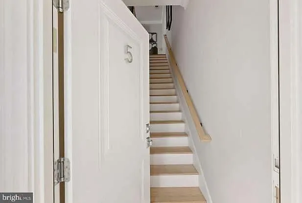 710 E St SE #FIVE — Photo 2