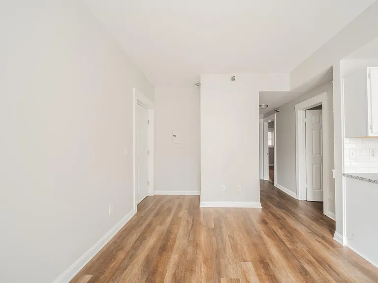 234 E 9th St #102 — Photo 5