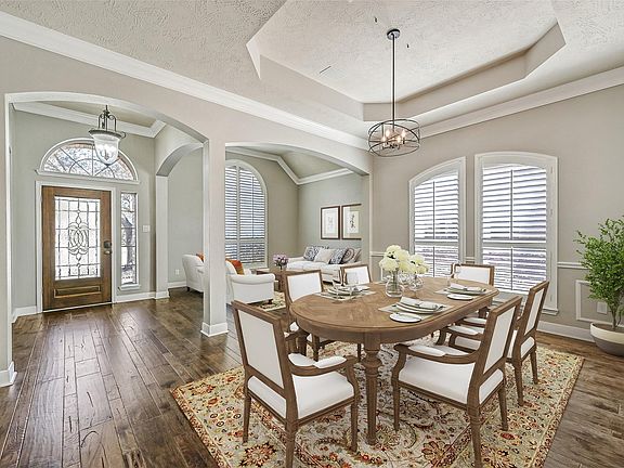 5th image of 901 High Ridge Cir