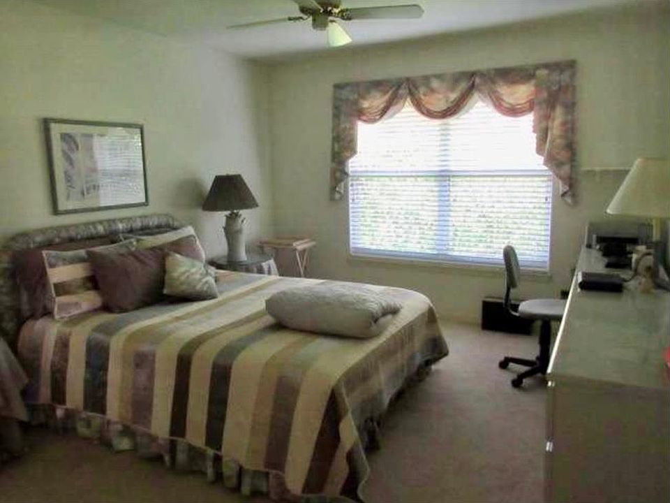 Queen Bedroom