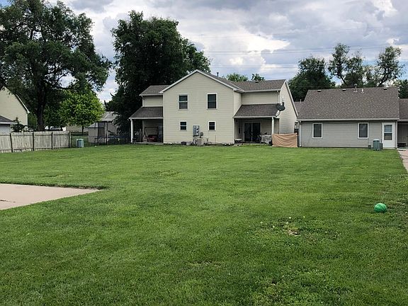 5th image of 2924 Merrill St