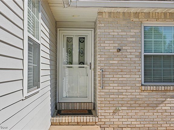 2nd image of 910 Greenfield Dr