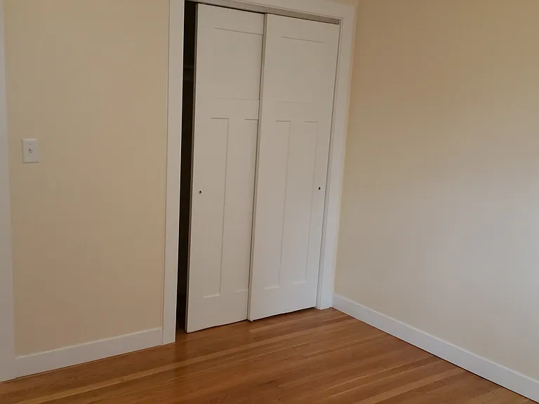1639 N Farwell Ave — Photo 5