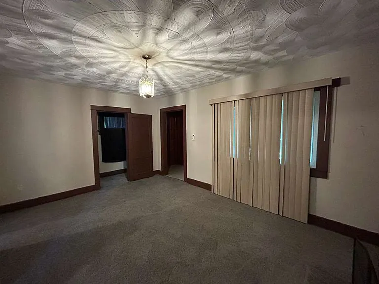 377 Talbot Ave — Photo 3