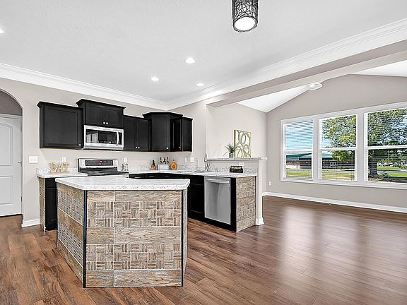 3rd image of 630 Clydesdale Way