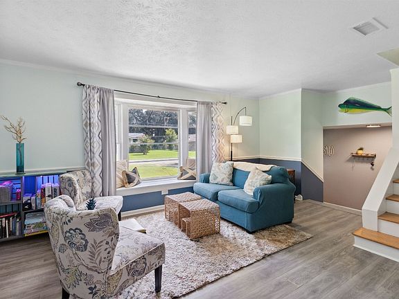 4th image of 743 Pelican Ln