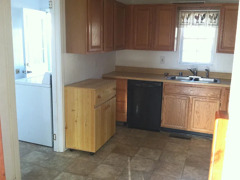 1300 N Allen Ave — Photo 5