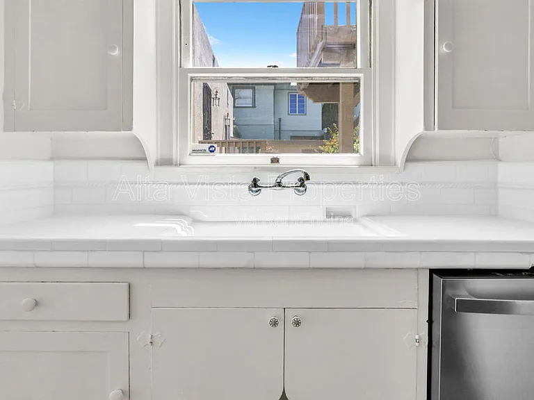 301 Brookes Ave — Photo 13