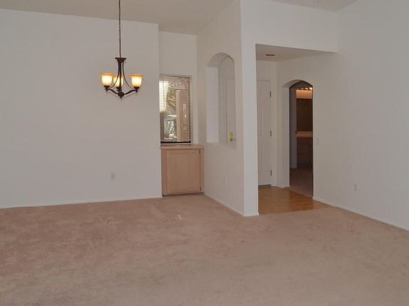 4th image of 1607 E Broken Bow Way