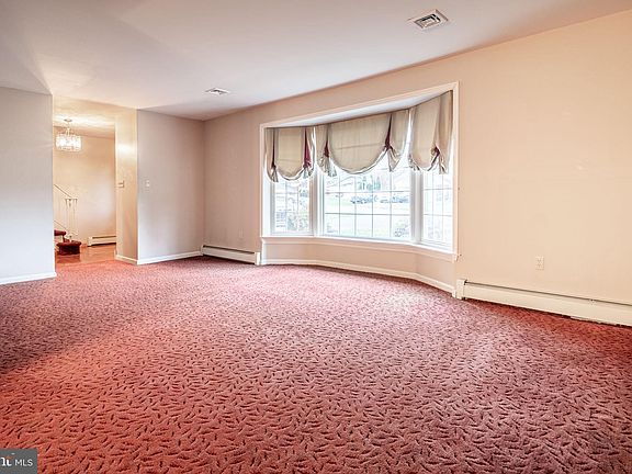 3rd image of 1145 Grandview Cir