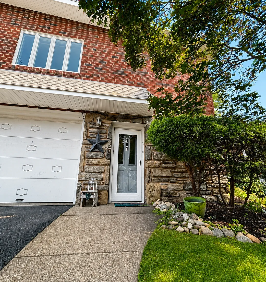 3 bed, 2.5 bath, 1672 sqft, $3,000 — Photo 1