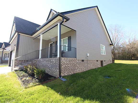 4th image of 200 Eastview Cove Dr SE