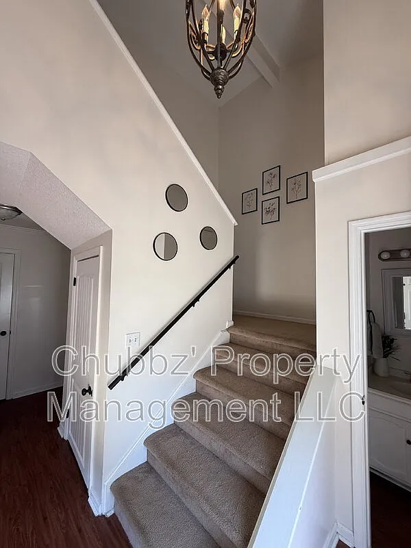 3 bed, 2.5 bath, 1742 sqft, $2,200 — Photo 3