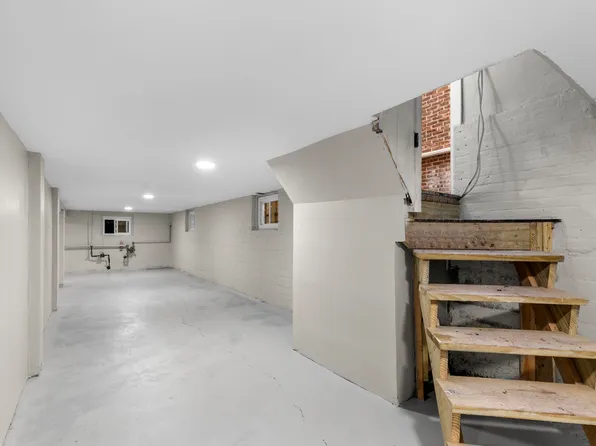 165 Van Nostrand Avenue image 12 of 13