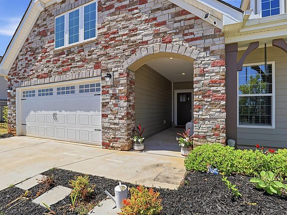 5th image of 284 Double Crest Dr