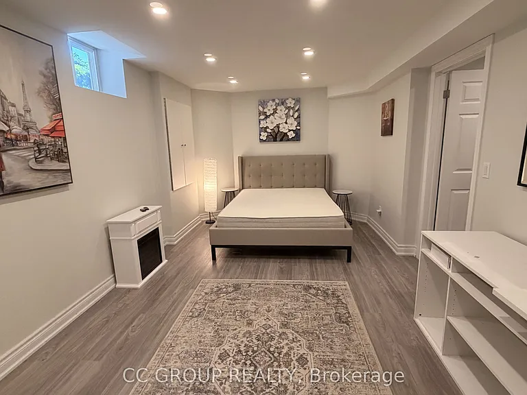 91 Whitburn St — Photo 25