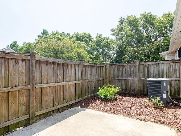 6464 Bradbury Ct — Photo 26
