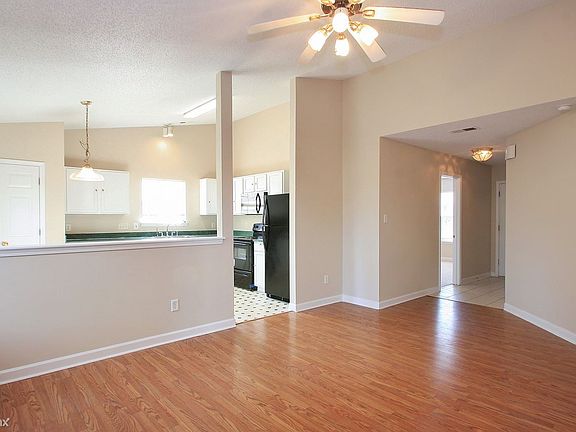 4th image of 4828 Aldersbrook Dr