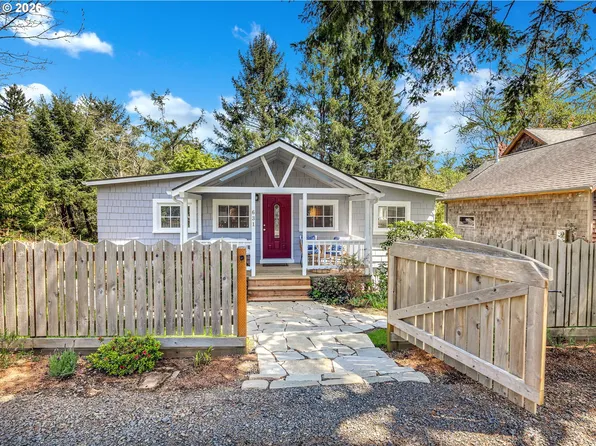 631 N Larch St, Cannon Beach, OR 97110