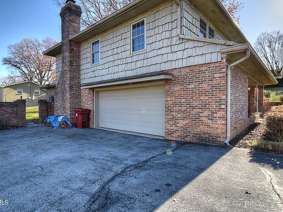 4th image of 1806 Hillsboro Ave