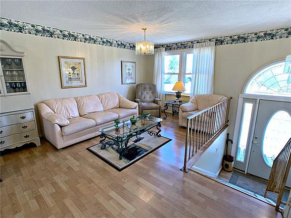 5th image of 1597 Old Farm Dr