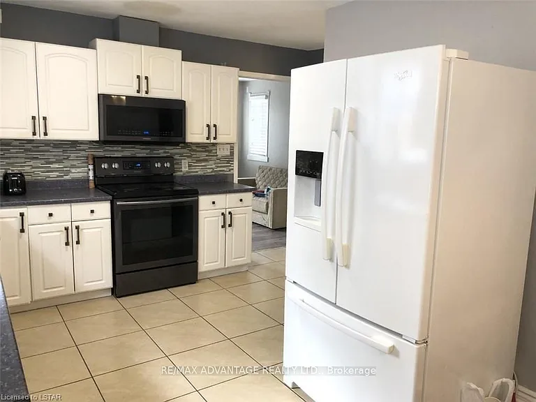 17 Sterling St #UPPER — Photo 11