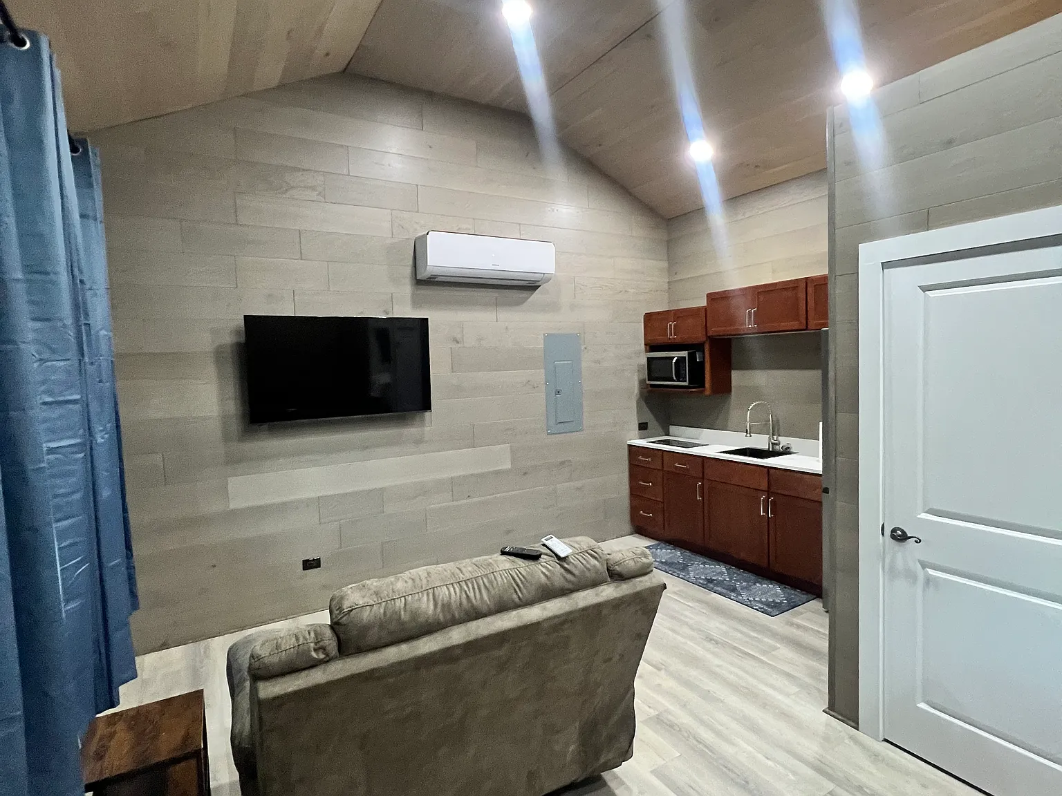Studio, 500 sqft, $1,900 — Photo 4