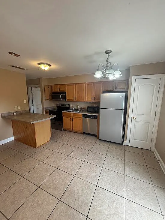 1 bed, 700 sqft, $995 — Photo 3