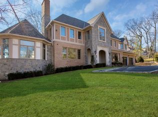 78 Nassau Dr, Great Neck, NY 11021