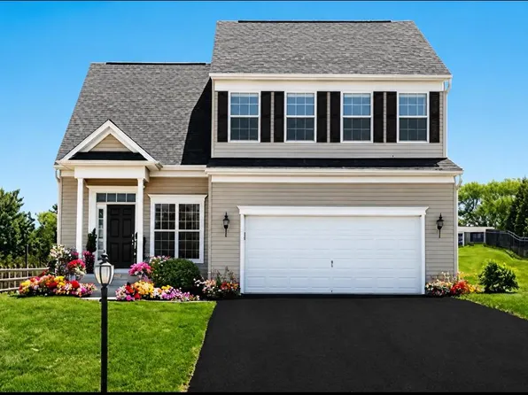 2322 Water Garden Dr, Hanover, PA 17331