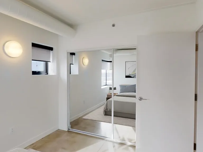 380 Osborne St — Photo 6