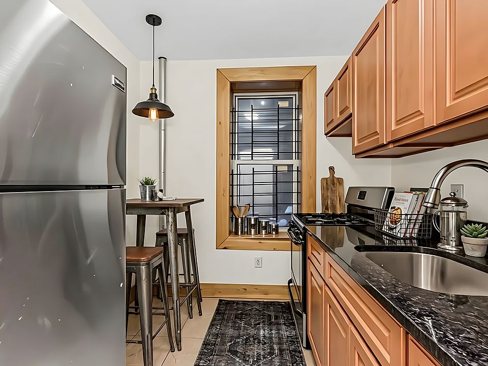 1st image of 1546 Selwyn Ave APT 1E