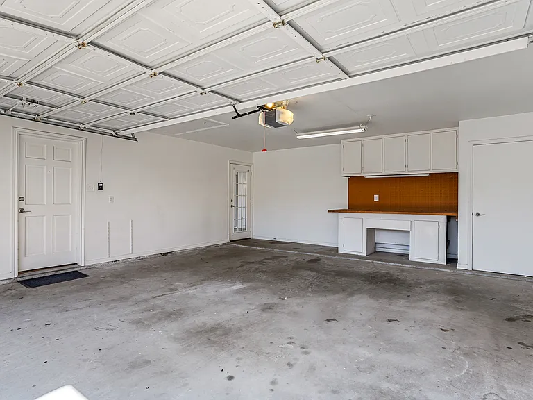 2942 Woodland Hills Dr — Photo 36
