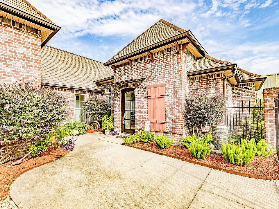 1st image of 111 Gentle Oak Blvd