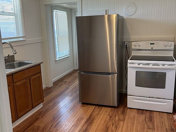 4th image of 631 Sycamore Ave