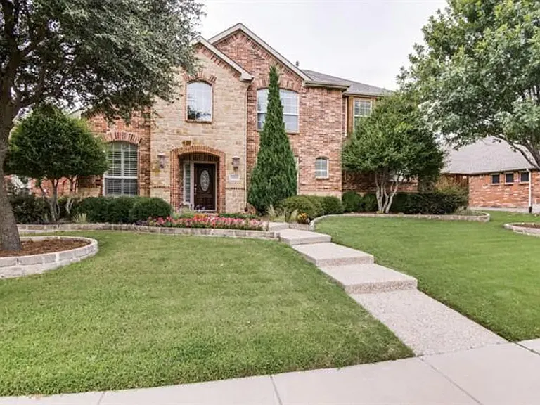 2056 Barret Dr — Photo 2