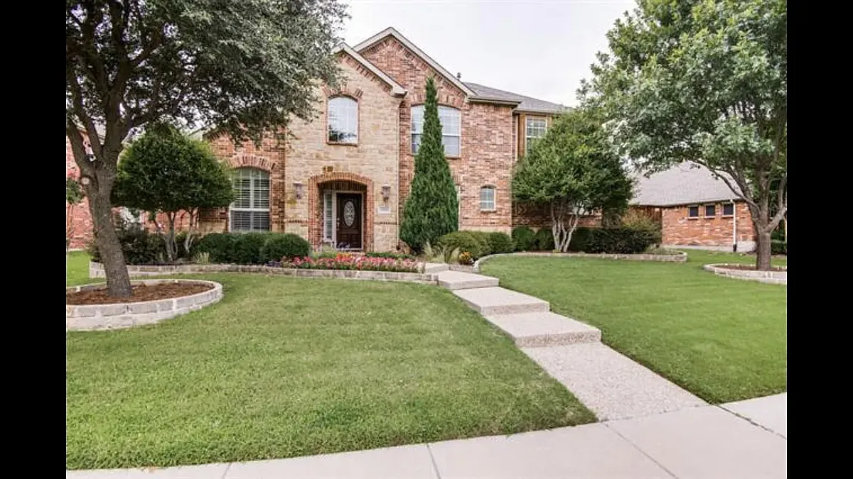 Building Photo - 2056 Barret Dr