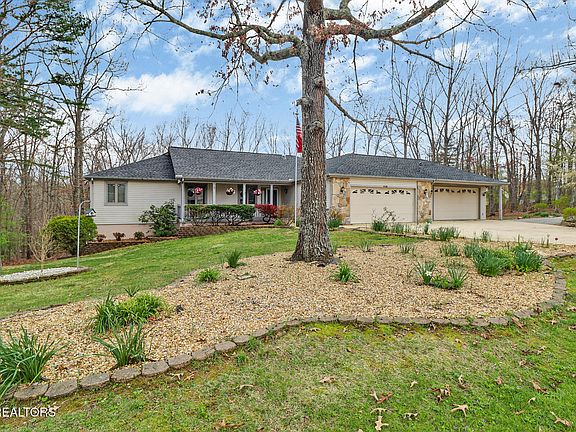 3rd image of 110 Bradford Ln