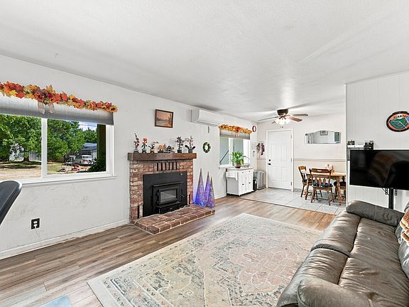 4th image of 2345 Belladonna St
