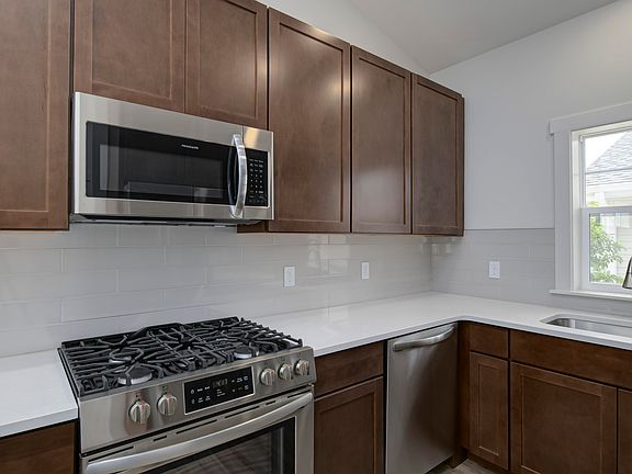 4th image of 1554 Simsbury St #1