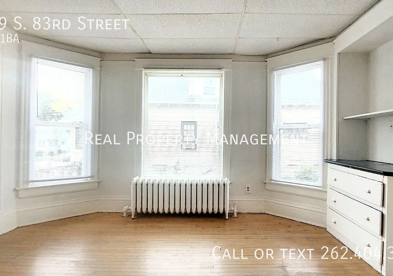 3 Bedroom Lower West Allis WI — Photo 3