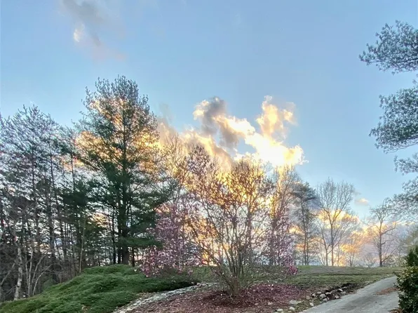 438 Plantation Dr, Marion, NC 28752