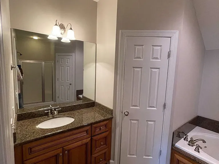 310 Stratford Dr — Photo 17