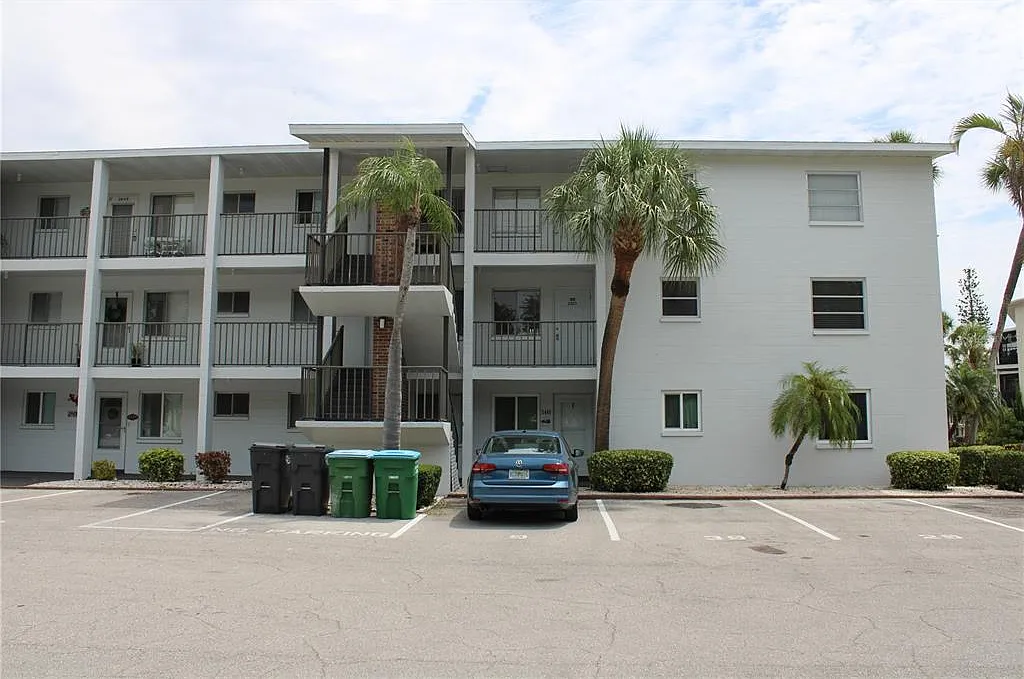 2 bed, 2.0 bath, 1026 sqft, $1,395 — Photo 1