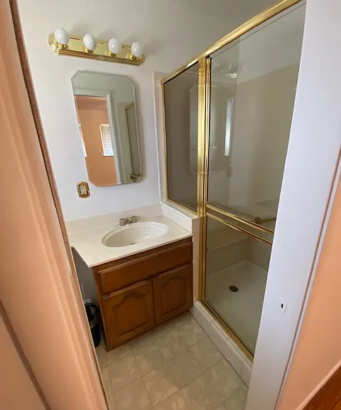 Main House Master Room Bathroom